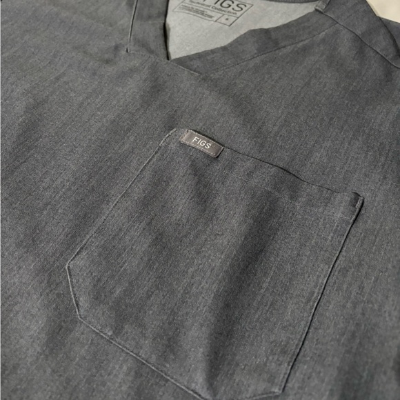 FIGS Men's Grey Shirt - Picture 2 of 3